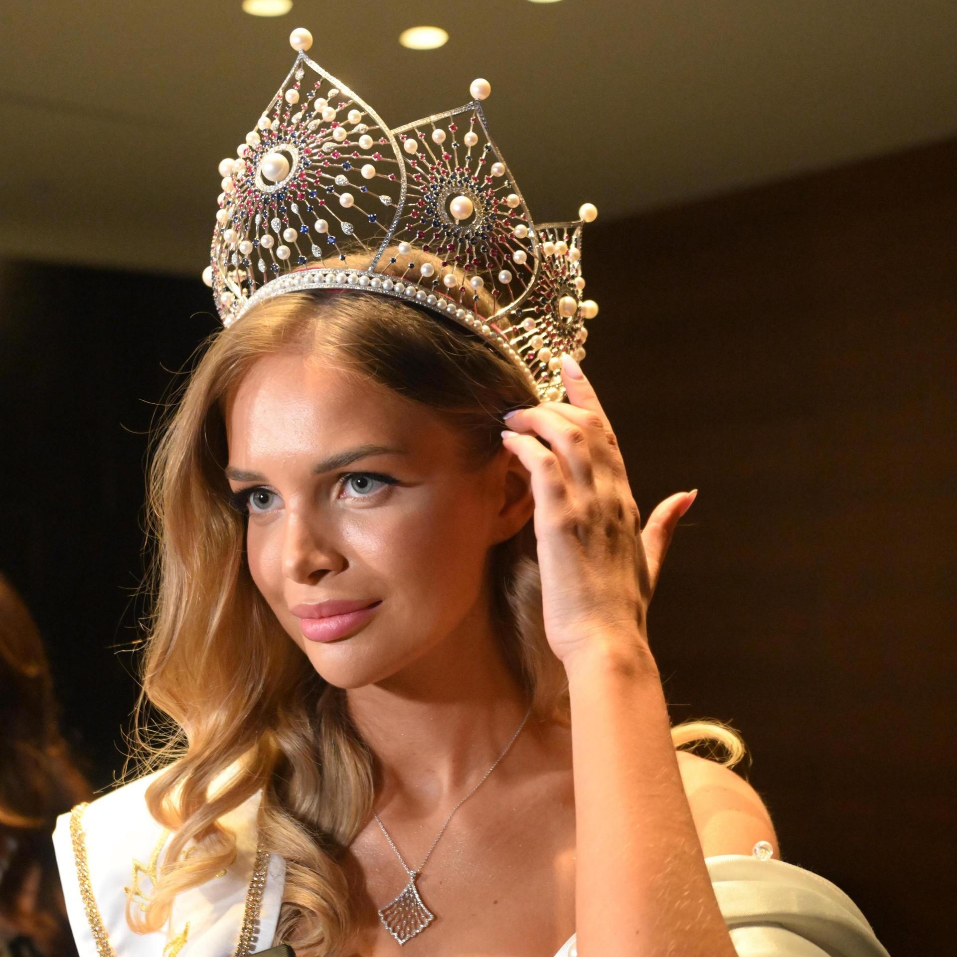 Габриэль Генри из Ямайки рухнула, наша Венза вышла после позора: красотки в вечерних платьях на «Мисс Вселенная»