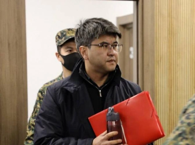 Суд отказал Бишимбаеву в снижении размера алиментов. Он «намеренно ухудшил свое материальное положение»