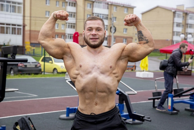 Владимир Хватов, абсолютный чемпион Ярославской области по бодибилдингу среди юниоров, вице-чемпион Ярославской области по бодибилдингу среди мужчин в категории до 95 килограммов, абсолютный чемпион Санкт-Петербурга среди юниоров до 23 лет, вице-чемпион Ярославской области по бодибилдингу среди мужчин до 100 килограммов | Источник: Александра Савельева