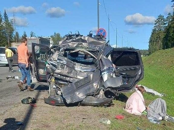 В Ленинградской области фура наехала на группу юных спортсменов. Минимум два человека погибли