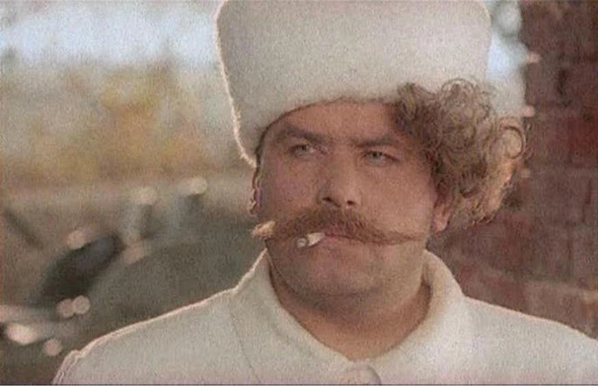 А кто узнал Николая Расторгуева?  | Источник: кадр из мюзикла «Старые песни о главном» (16+), реж. Дмитрий Фикс, ОРТ, 1995 год