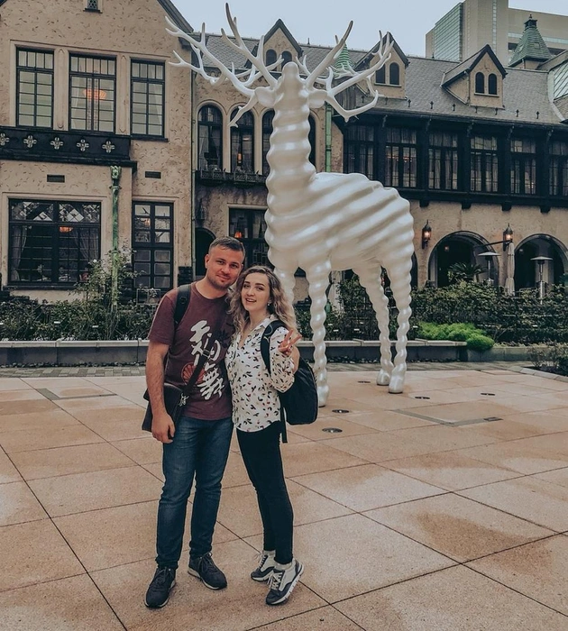Саша и Рома вместе изучают японский язык | Источник: Александра Халай / Instagram.com