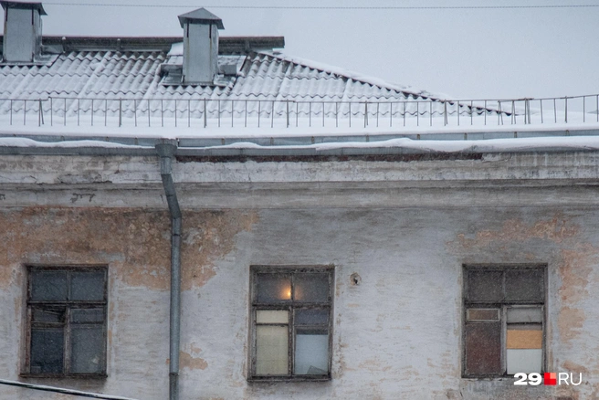 В некоторых рамах даже нет стекол | Источник: Иван Митюшёв / 29.RU