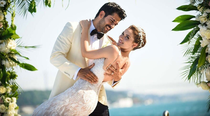 Ждем свадьбу Демет Оздемир: 5 самых роскошных свадеб турецких актеров 💍
