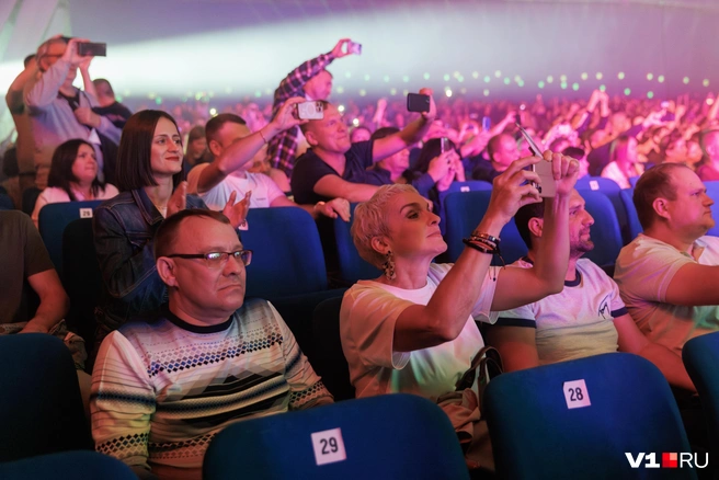 Все купленные билеты будут переданы в детдом имени Подгорбунского | Источник: Алексей Волхонский / V1.RU