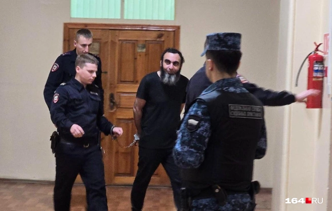 Рубик Акопян довольно весел. | Источник: Семен Коротов-Майбах / 164.RU