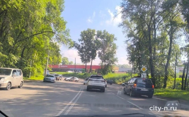 Столкновение на Народной в Новокузнецке: Лада и Тойота | Источник: www.city-n.ru