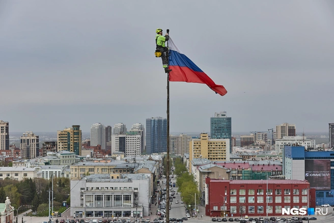 Флаг России временно сняли | Источник: Александр Ощепков / NGS.RU