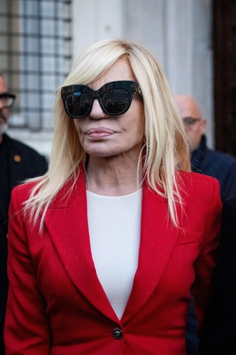 20 лучших выходов звезд в январе — от красных дорожек до стритстайла 20 лучших выходов звезд в январе — от красных дорожек до стритстайла