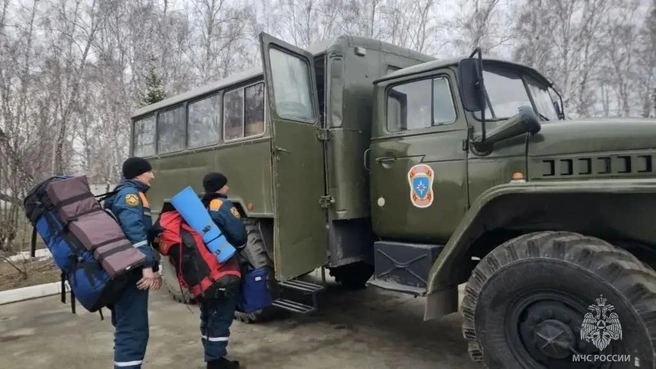 С собой спасатели взяли все необходимое  | Источник: «Оперативно МЧС Омской области» / max.ru