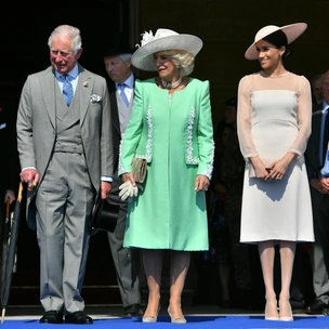 «Секретный код» королевы Камиллы, который выдал ее истинные чувства к Меган Маркл — а вы замечали?