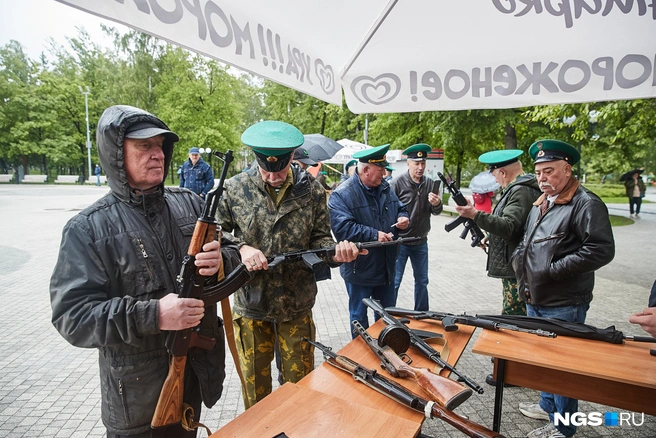 В парке были массогабаритные макеты оружия | Источник: Александр Ощепков / NGS.RU