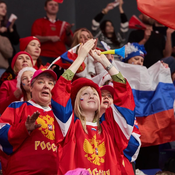 Фанаты активно поддерживали сборную | Источник: Александр Ощепков / NGS.RU