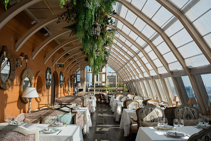 Интерьер панорамной галереи ресторана BUONO