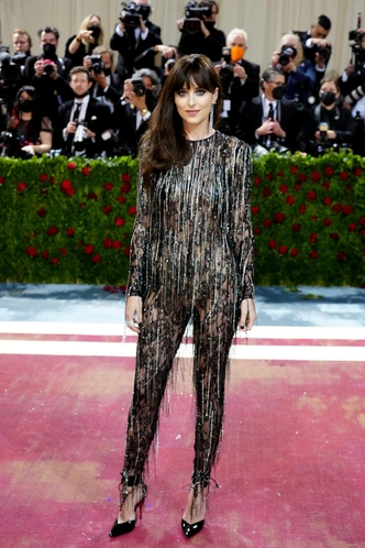 Эволюция стиля Дакоты Джонсон&nbsp;&mdash; фэшн-иконы и музы Алессандро Микеле