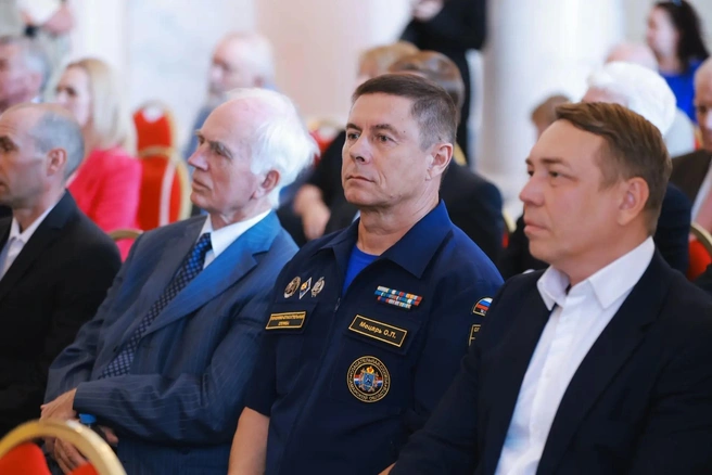 Губернатор поблагодарил всех за вклад в развитие Самарской области | Источник: Иван Макеев