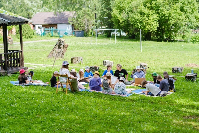 Каждый год летние каникулы в Поздеевке становятся настоящим путешествием в мир искусства | Источник: Новая художественная школа имени А.&nbsp;Г.&nbsp;Поздеева