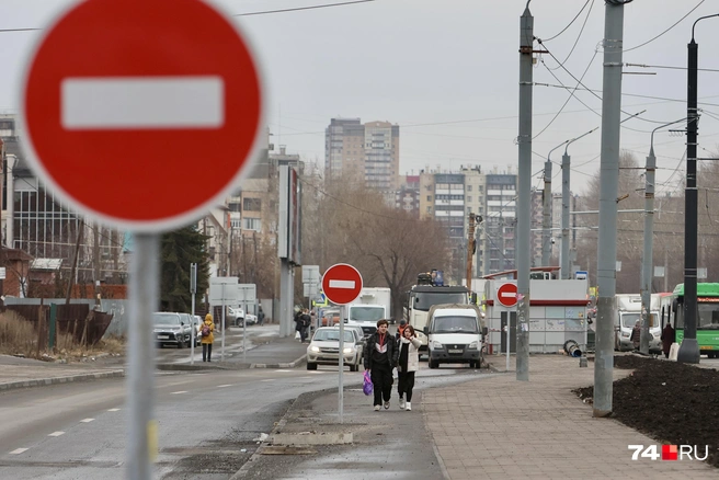 Место установки знаков признали неудачным, а вот их количество никого не смутило | Источник: Наталья Лапцевич