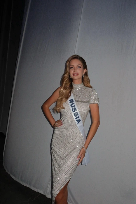 В начале конкурса Анастасии надо было выйти на сцену и представить, откуда она | Источник: Анастасия Венза / Vk.com