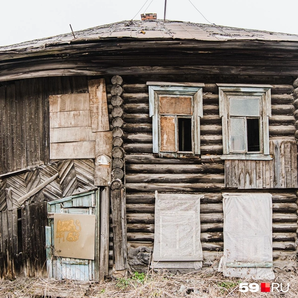 Многие домики брошены и совсем увяли  | Источник: Тимофей Калмаков / 59.RU