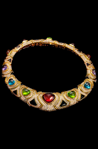 Винтажное колье 1988 года: золото, самоцветы и бриллианты.