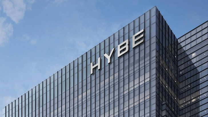 Пиар на истории: HYBE обвинили в использовании прошлого Кореи в разборках с HYBE