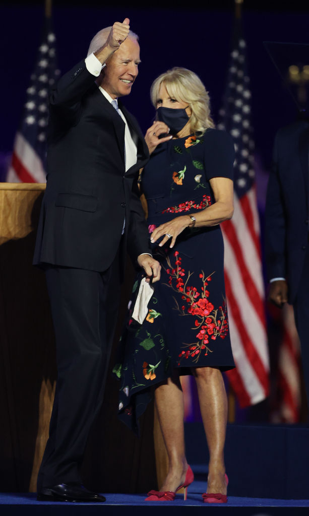 Что за платье было на новой первой леди США Джилл Байден во время победы ее мужа на выборах?