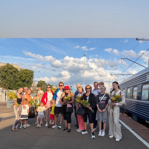 Семья также устроила фотосессию на вокзале Ярославль-Главный | Источник: tatyanamixalkova / Instagram (экстремистская организация, деятельность запрещена на территории РФ)