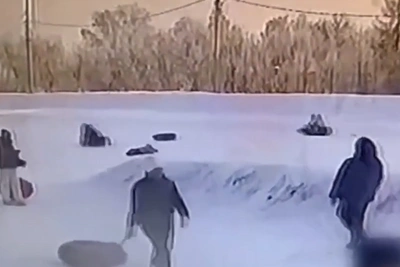 Magnitogorsk tube slide accident injures 5-year-old girl