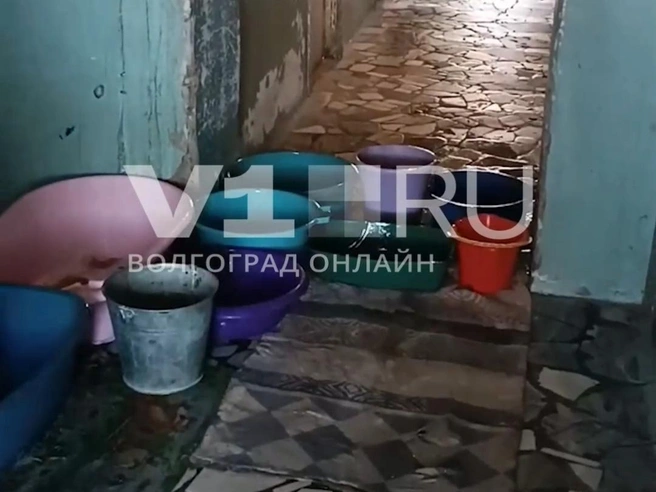 Волгоградские жильцы снова без воды и отопления из-за порыва труб | Источник: читатели V1.RU