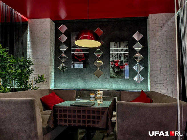 Да, это придорожное кафе, а не ресторан в центре Уфы — мы сами не поверили | Источник: Булат Салихов / UFA1.RU