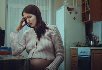 «Я вырастила дочь мужа с ДЦП, родила общую дочку, жду третьего. Нет сил на падчерицу, раздражает»