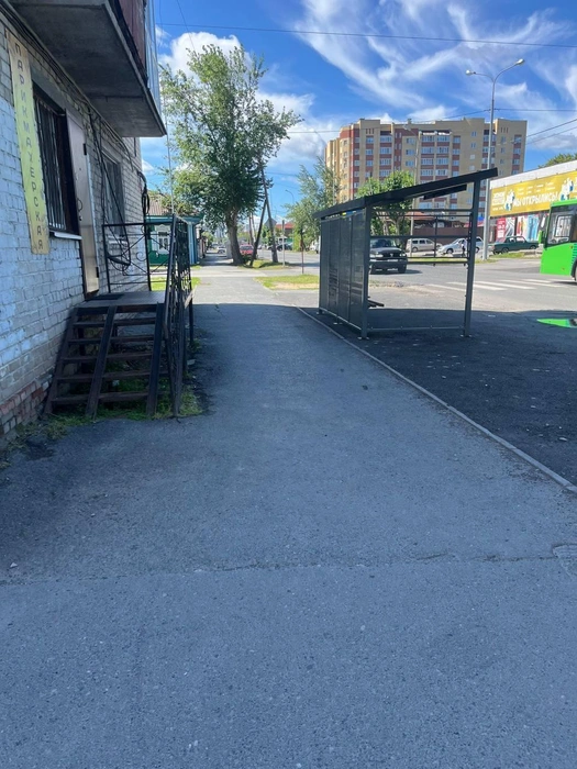 Остановка в паре шагов от домов  | Источник: Оксана