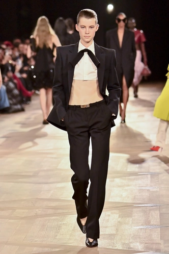 Идеальная база — брюки на осень-зиму 2025/26: лучшие модели у российских брендов Идеальная база — брюки на осень-зиму 2025/26: лучшие модели у российских брендов