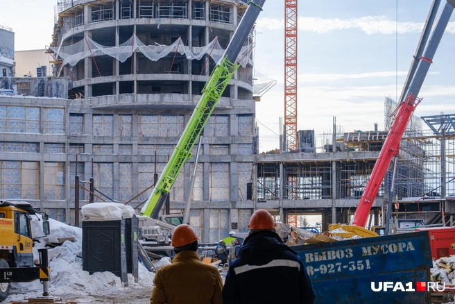 Погуляли в касках по стройке | Источник: Булат Салихов / UFA1.RU