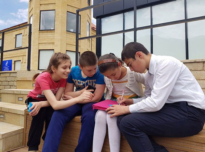 Учащиеся центра Luminary в селе Хрюг, Дагестан