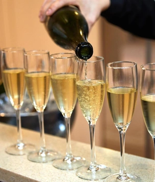 Лучшее игристое вино по итогам 2025 года: рейтинг Роскачества