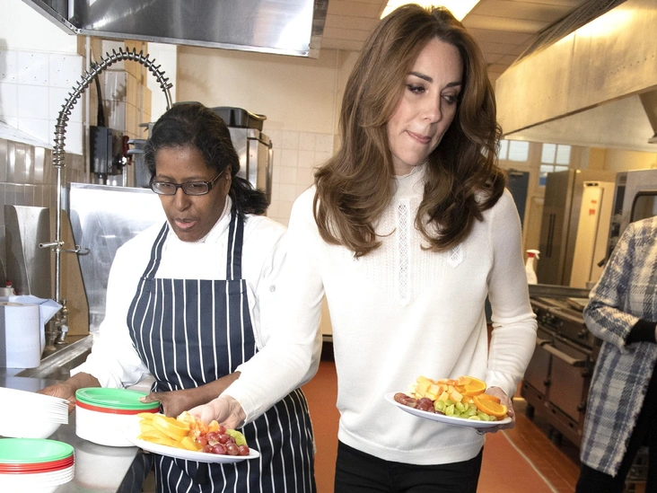 Герцогиня Кембриджская во время визита за завтраком в Лондонский фонд дошкольного образования, детский сад Stockwell Gardens Nursery & Pre-School, 29 января 2020