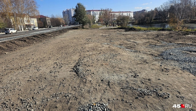 По этому «бездорожью» приходиться идти людям. Хорошо, что нет дождей | Источник: Дарья Никитченко / 45.RU