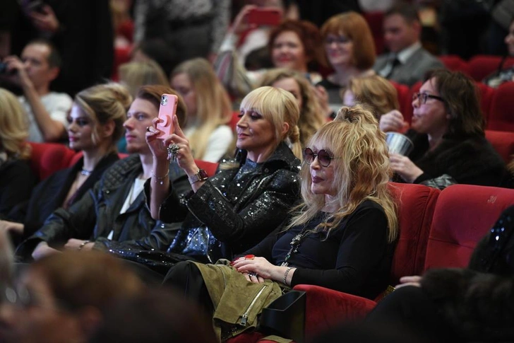 Теперь семья редко имеет возможность собираться вместе