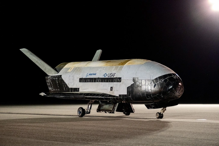 Новая секретная миссия: американский экспериментальный космоплан Boeing X-37B отправился на орбиту в восьмой раз | Источник: U.S. Space Force/Staff Sgt. Adam Shanks, Public domain, via Wikimedia Commons