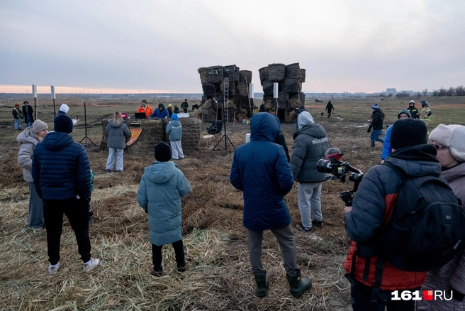 Поджечь должны были в 18:00, но это время свдинулось на 40 минут | Источник: Евгений Вдовин / 161.RU
