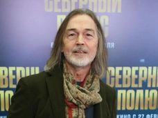 «От трех и более миллионов рублей в месяц»: Никас Сафронов рассказал, на кого тратит заработанные гонорары