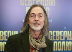 «От трех и более миллионов рублей в месяц»: Никас Сафронов рассказал, на кого тратит заработанные гонорары