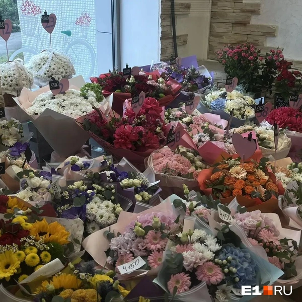 Екатеринбуржцы показали своих очаровательных первоклашек: как прошло 1 сентября в школах | Источник: Софья Соснова / E1.RU