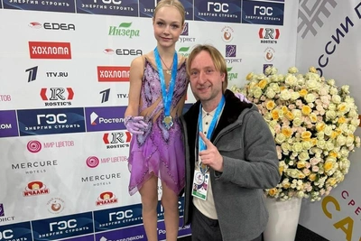 Плющенко прокомментировал победу фигуристки Костылевой