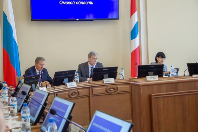 Депутаты обсудили множество тем: от реализации нацпроектов до участия округов в грантовых конкурсах | Источник: пресс-служба Законодательного собрания Омской области