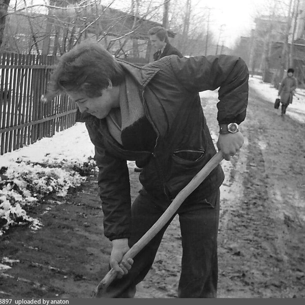 Совсем легкая курточка | Источник: pastvu.com