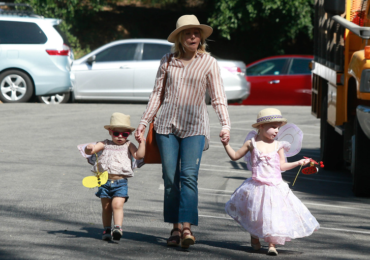 Голливудскую актрису стыдят за то, что ее 5-летняя дочь постоянно ходит в памперсах