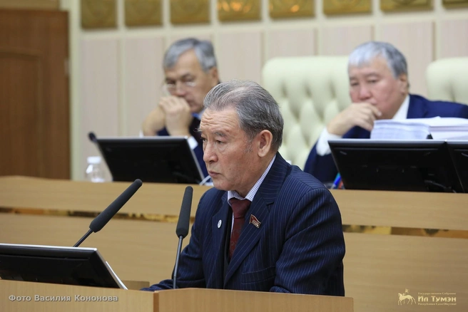 Коммунист на этот раз остался без аплодисментов  | Источник: Василий Кононов / пресс-служба Госсобрания Ил Тумэн 